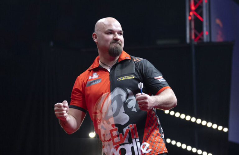 Velký den českých šipek! Sedláček s Gawlasem v pátek na UK Open řádili