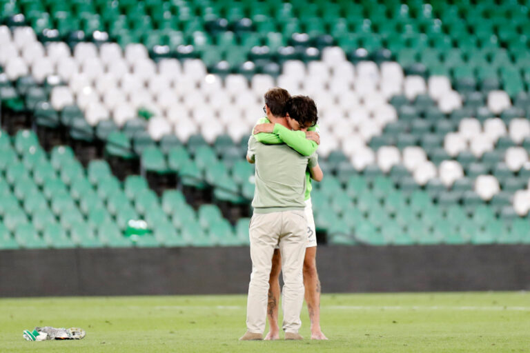 Bellerín se po splnění snu v Betisu nechce vracet do Arsenalu. Hráči plánují crowdfunding