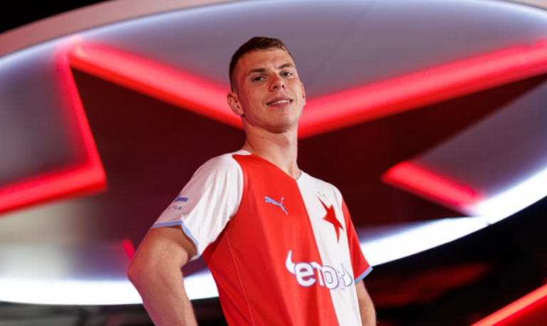Bek, nebo křídlo? Je mi to fakt jedno, říká po premiéře v sešívaném dresu Douděra
