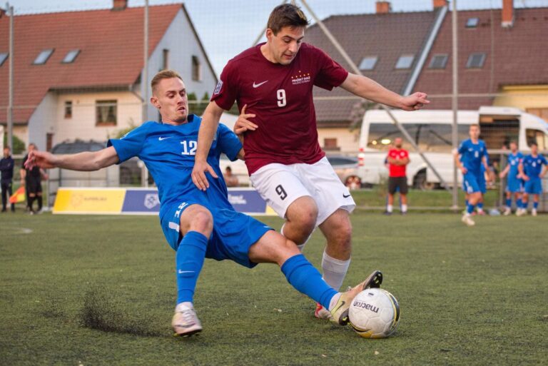 V prvním kole Superligy se víc dařilo hostujícím týmům, Jihlava uspěla až v rozstřelu