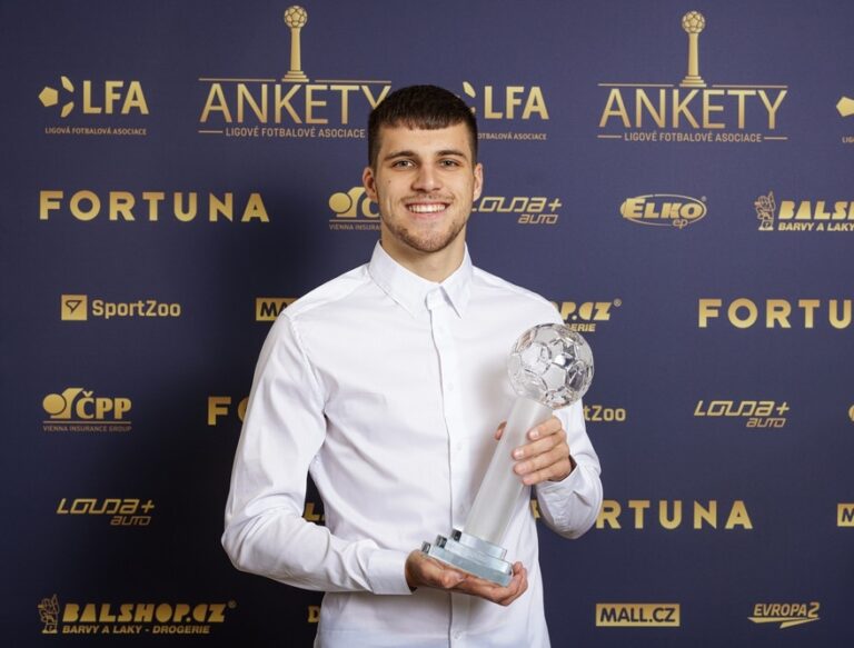Nový systém reprezentace funguje, bez levého wing-beka to ale nepůjde. V jednadvacítce čeká na šanci objev sezóny