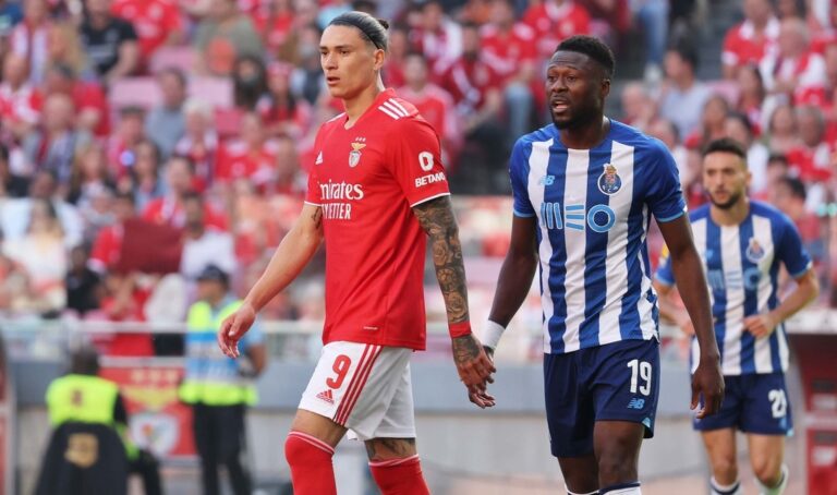 VIDEO: Núñez viděl červenou za nesportovní chování, Liverpool jeho zkrat stál dva body