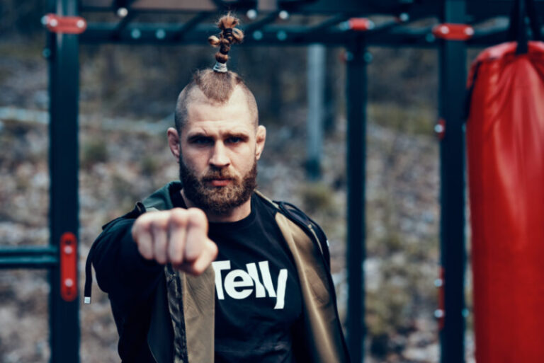 Zbláznil se? Bývalý UFC šampion zpochybňuje Procházkovo zranění ramene