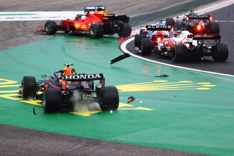 Málo předjíždění, první výhry a loňský bowling na startu. To je maďarský Hungaroring