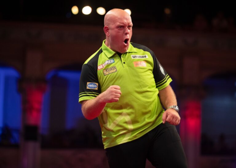 Michael van Gerwen jediným neanglickým hráčem World Matchplay. Překvapení jménem James Wade je v semifinále