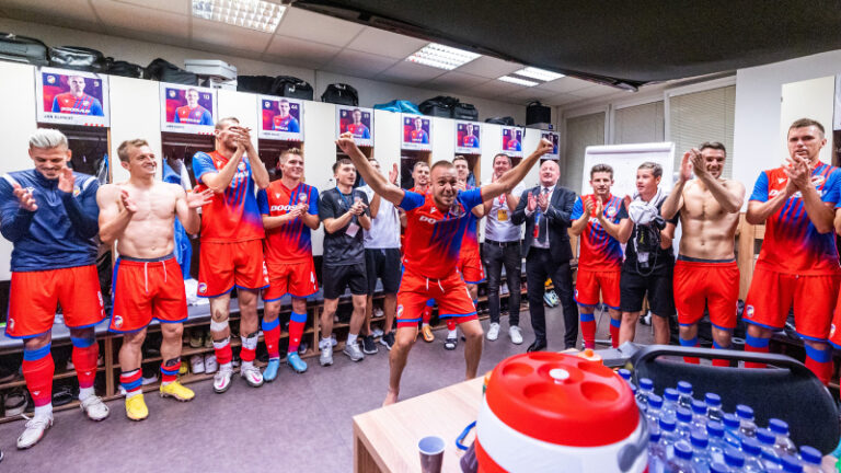 Plzeň je po obratu ve druhé půli v Lize mistrů, výhru nad Karabachem vystřelili Kopic s Klimentem