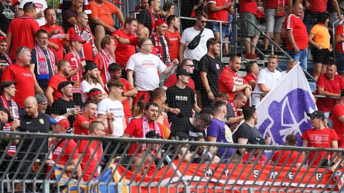 Zbrojovka Brno dělá radost fanouškům i mimo trávník, rozdávala lístky zdarma a levné pivo