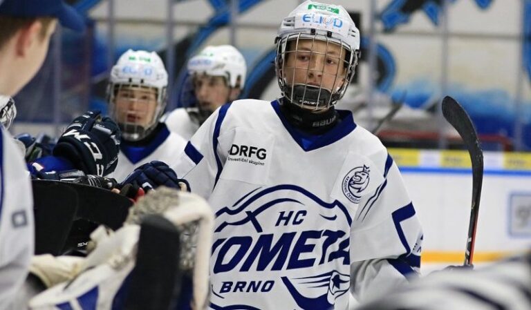 Českému hokeji roste nový klenot. Eduard Šalé září na Hlinka Gretzky Cupu, všímají si i v USA