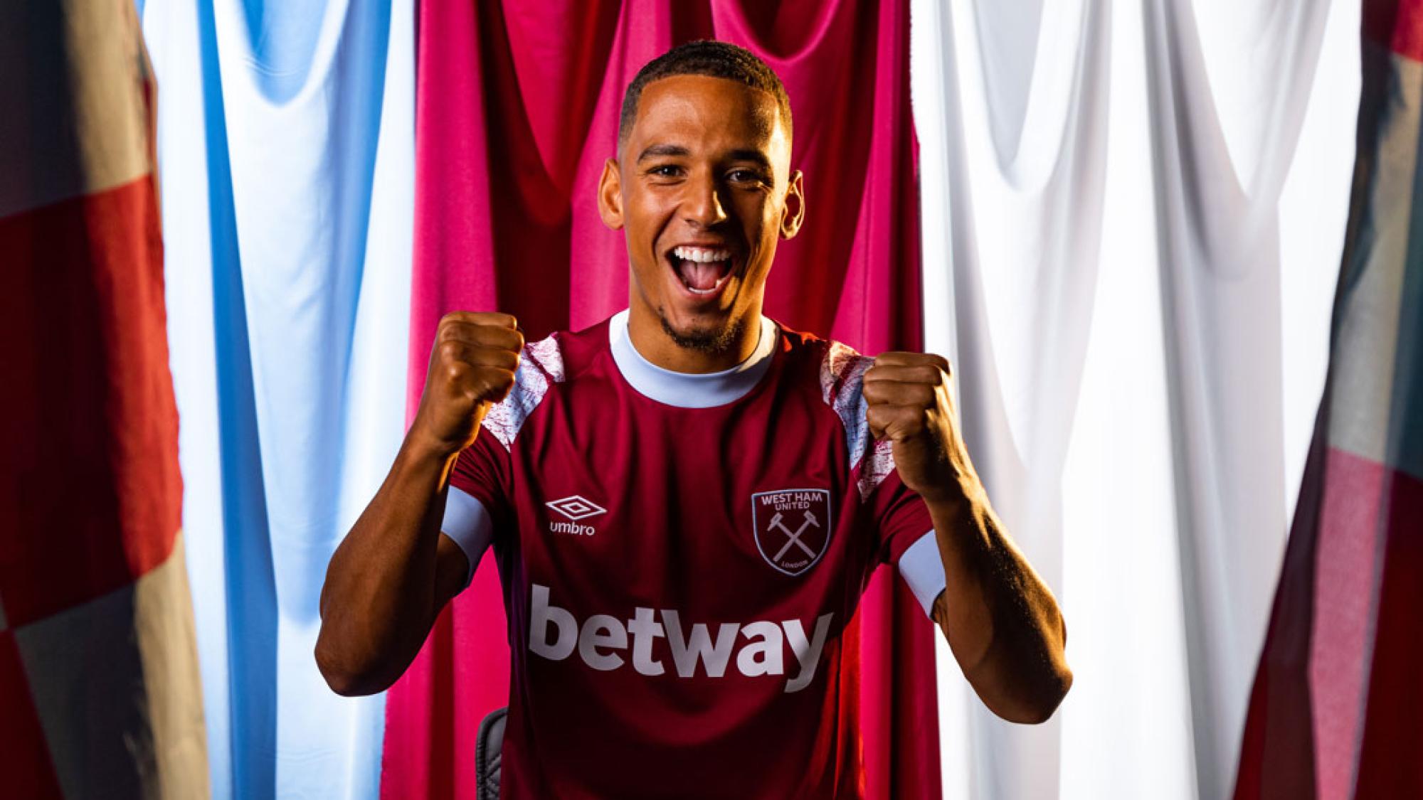 Do West Hamu míří další střední obránce. Hammers získali posilu z PSG