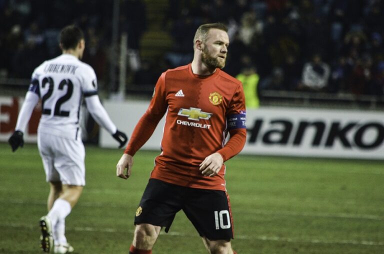 Památné momenty: Rooney se v derby o Manchester postaral nůžkami o vítězství a jeden z nejkrásnějších gólů v historii Premier League