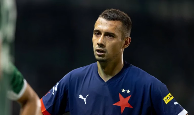 Slavia s Kluží jako Sparta s Vikingem? Jsme k smíchu, smutní fanoušci. Jak na další prohru sešívaných reaguje veřejnost?