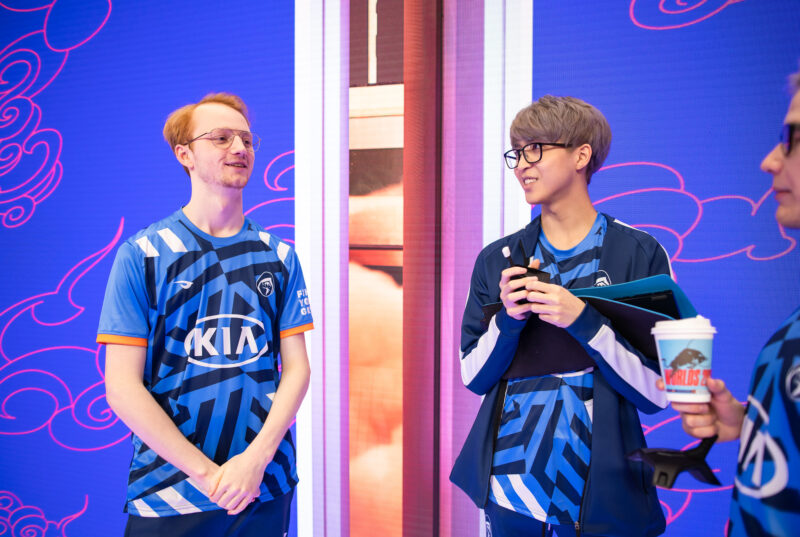 Hans Sama si mohl vybrat ze sedmi týmů, nakonec volí G2 Esports