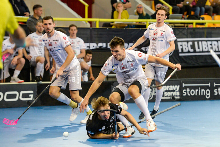 Florbalové Pardubice zaskočily v superlize Vítkovice, vyhrály gólem v poslední minutě