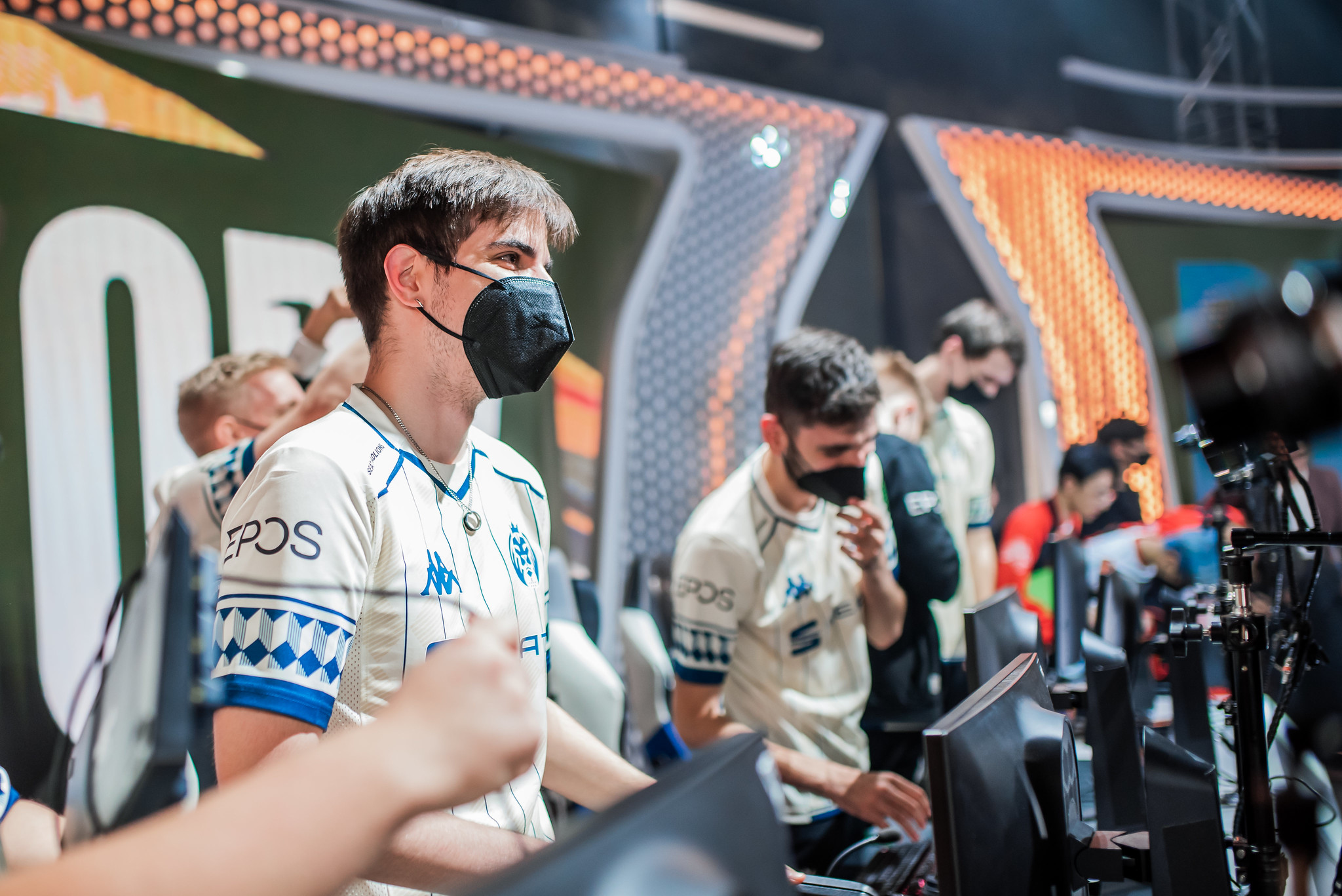 MAD Lions jsou jednu sérii od postupu do skupinové části Worlds