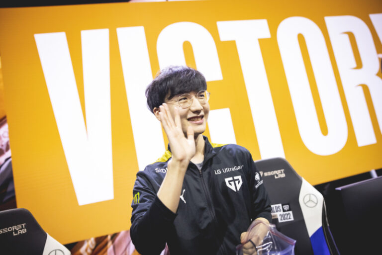 Rogue se pokusí zastavit rozjeté JDG, Faker narazí znovu na RNG