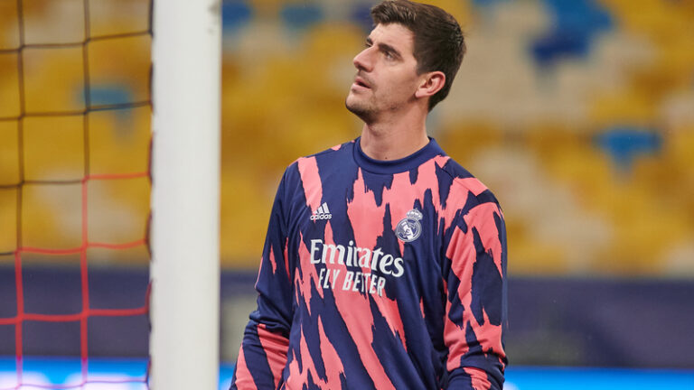 Obrovská rána pro Real Madrid. Thibaut Courtois opouštěl trénink v slzách a v tomto roce si už nejspíše nezachytá