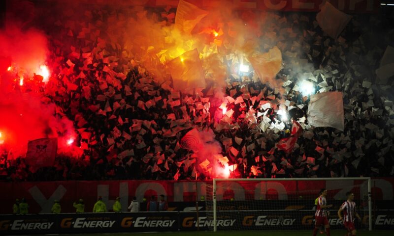 Fanoušci hooligans pyro