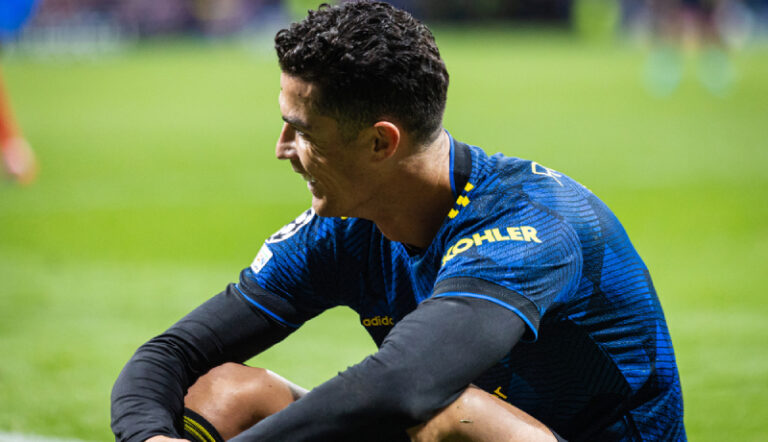 Nepřijatelné, neprofesionální! Ronaldo zastínil skvělý výkon spoluhráčů naštvaným odchodem do šatny, teď čelí velké kritice