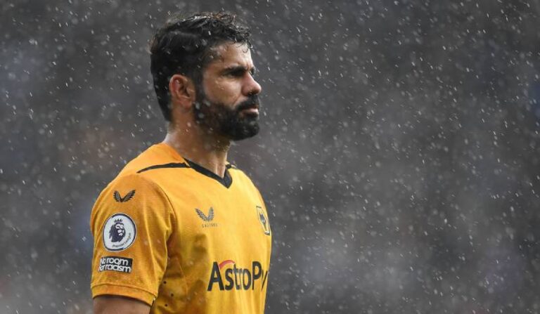 Sázka na Costu? Něco, co se Wolves hrubě nevyplácí. Podívejte se na blikanec známého býka, který hlavičkou srazil soupeře k zemi
