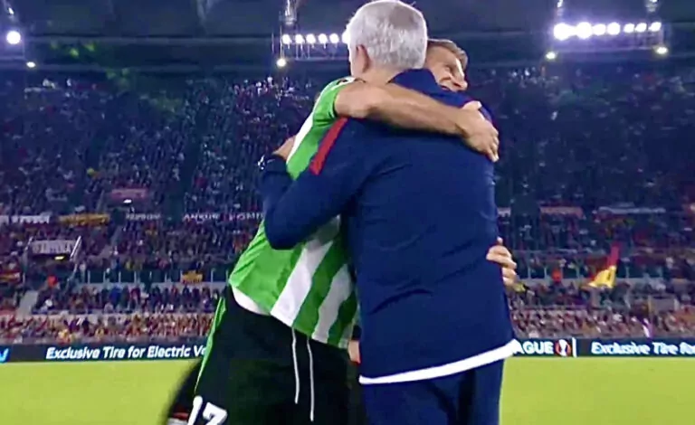 Dojemný obrázek: Joaquín střídal a trenér soupeře Mourinho jej objal. Obdivuji ho, hraje fotbal z lásky, říká Portugalec
