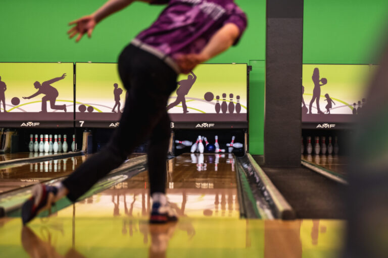 Perfect game českého hráče a další zajímavá umístění. Evropská bowlingová tour pokračovala turnajem ve Francii