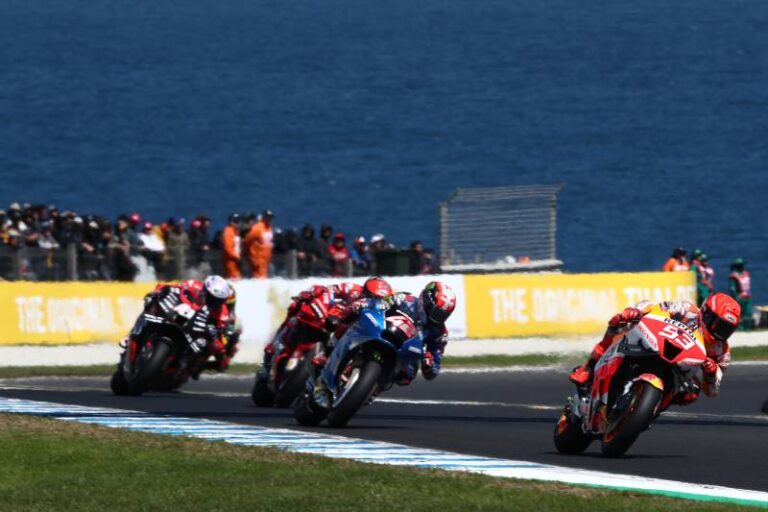 Dechberoucí finiš, MotoGP ve VC Austrálie přepsala svou historii! O vítězství bojovalo do samotného závěru hned 7 jezdců