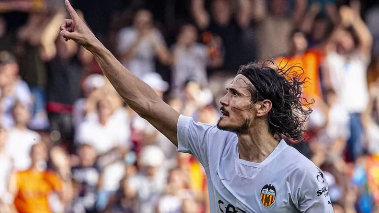 Cavani odchází z Evropy! Nově obleče dres veleúspěšného argentinského klubu