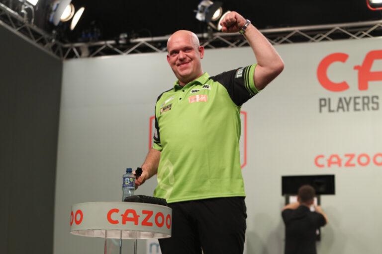 Sedmý titul v kariéře z Players Championship Finals okořenil Van Gerwen „devítkou“. Na šipkaře čeká vrchol sezony