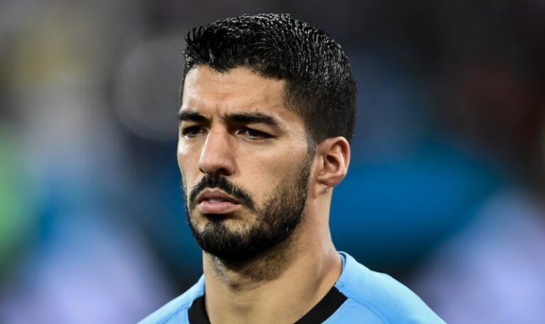 Památné momenty: Suárez hryzl do Chielliniho a dostal čtyřměsíční trest