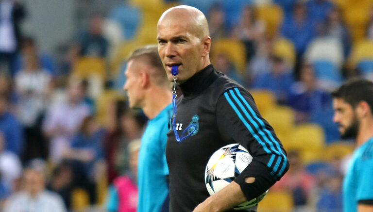 Bude mít PSG konečně ve Francii konkurenci? Pokud Marseille koupí Saúdové, tak je povede v roli trenéra Zidane