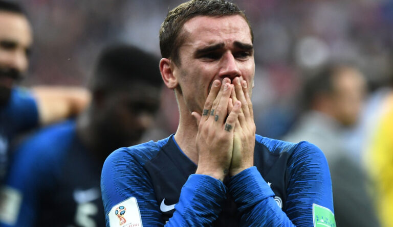 Záběry z kabiny Francie o poločase: Oni ku*va hrají finále a my ne! vztekal se Deschamps