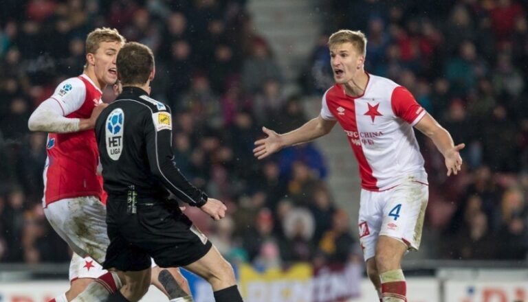 Památné momenty: Slávistický comeback z 0:3 na 3:3 v prvním derby s VAR. Stanciu zářil v rudém