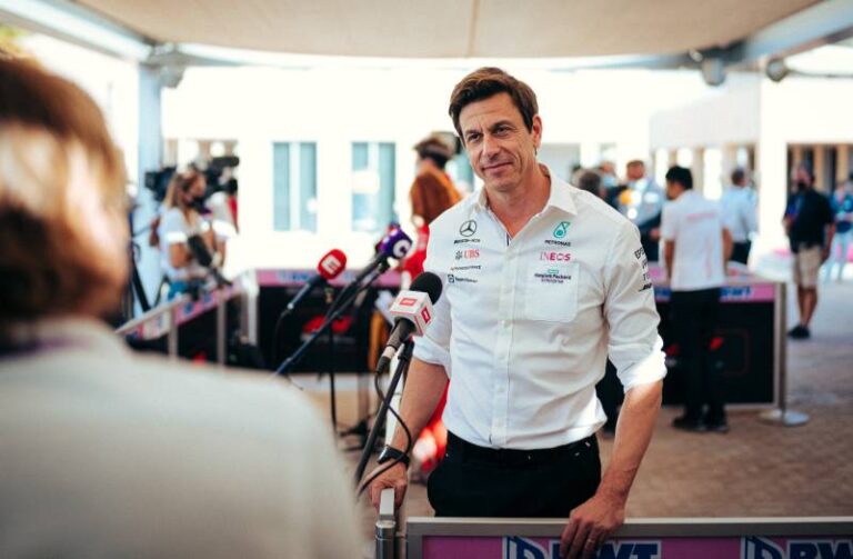 Já a Pep Guardiola? Jsme úplně stejní, říká šéf Mercedesu Toto Wolff. V čem vidí konkrétní podobnost?