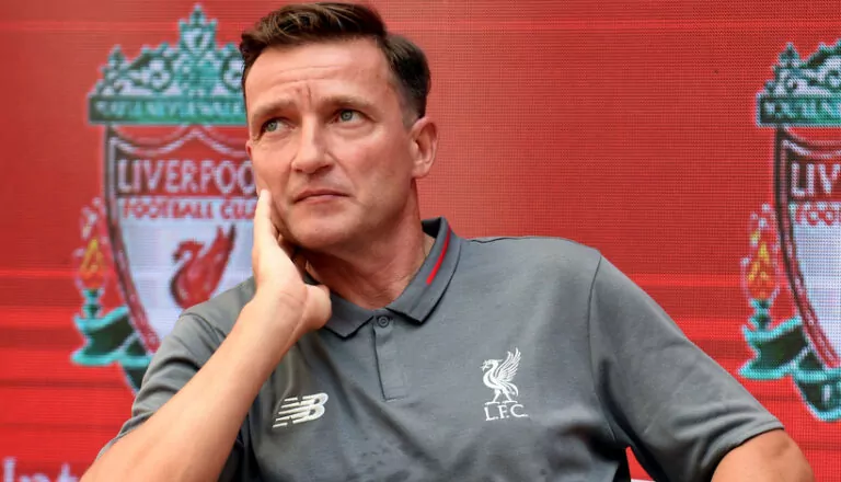 Šenkeříkův komentář: Šmicer neřekl nic osobního, kluby se nesmí urážet kvůli kritice.  Kdo jiný by měl o fotbale mluvit?