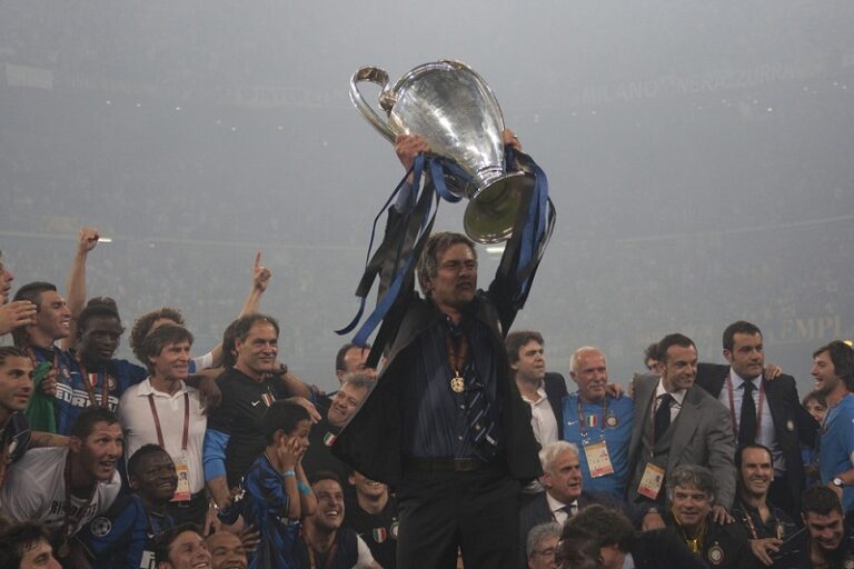 Památné momenty: Mourinho do Interu přišel, viděl a vyhrál vše, co se dalo. Legendární treble však zahájil úpadek