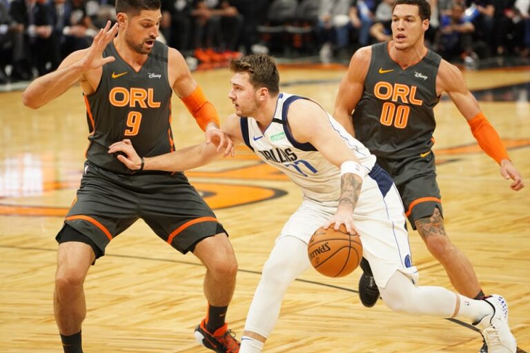 Luka Dončič 50 body zařídil vítězství Dallasu a pokořil hranici 10 000 bodů. Jaké další mety má na dosah?