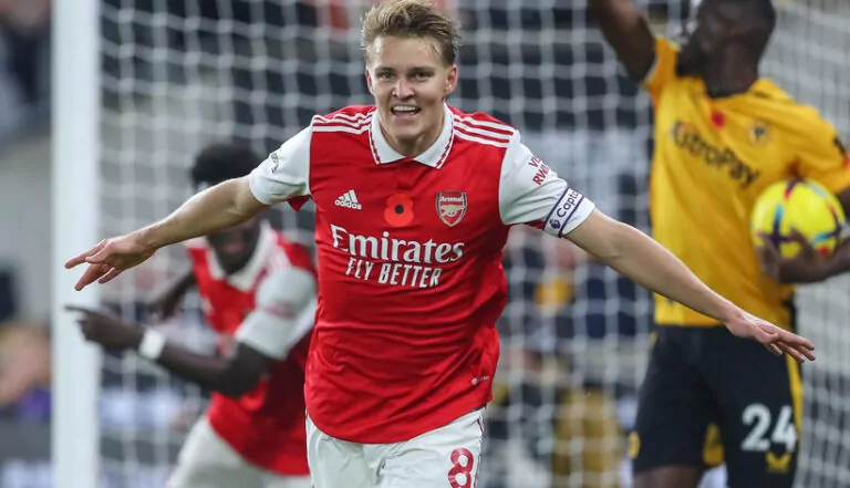 Hymna Ligy mistrů po šesti letech na Emirates Stadium přinesla smršť gólů od střelců Arsenalu