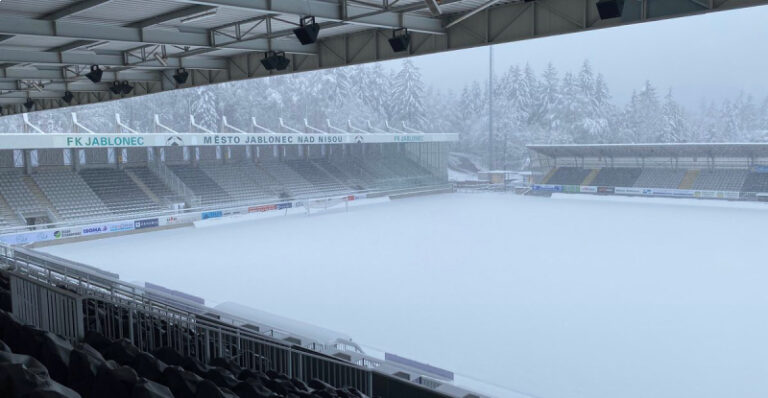 Liga začíná, na severu Čech jsou však hřiště zasněžená. Jak si s tím Liberec a Jablonec poradí?