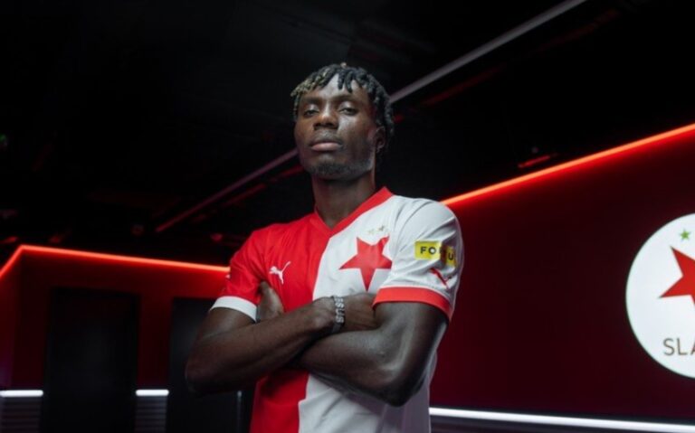Velké nebezpečí ve vzduchu. Takhle pálí nová posila Slavie