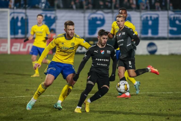Hapal kritizuje fotbal v lednu: Vždyť na to v ČR nejsme připraveni! Souhlasíte s jeho argumenty?