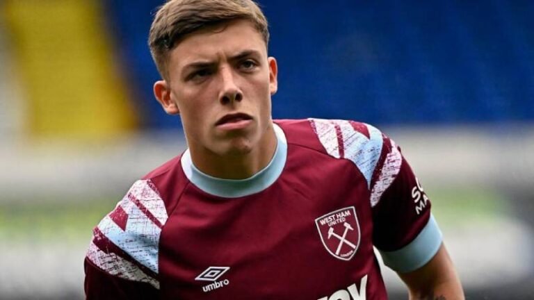 Newcastle odloudil West Hamu talentovaného mladíka a konkurenta Vladimíra Coufala. Kdo je Skot Harrison Ashby?