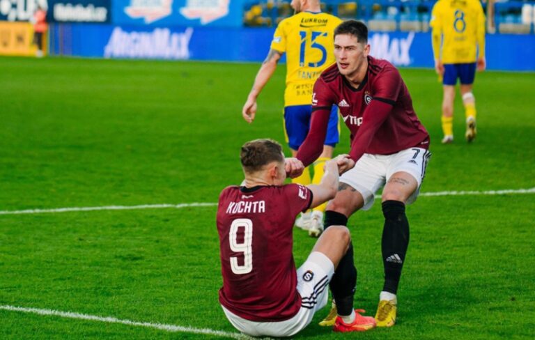 VIDEO: Penalta pro Spartu? Kuchta spadl v pokutovém území, rozhodčí však pokutový kop nakonec neuznal