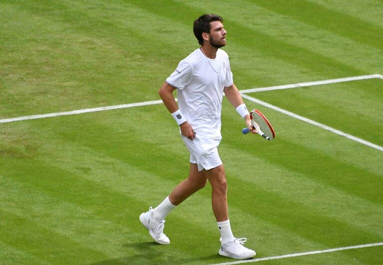 Hádka se soupeřem místo oslavy. Semifinalista Wimbledonu si první výhru na okruhu ATP od července příliš neužil