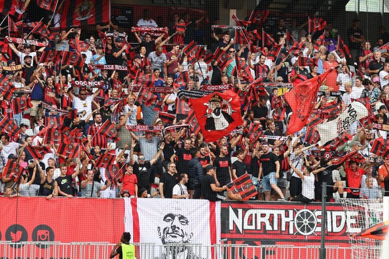 Na hřišti fotbal, na toaletách natáčení filmu pro dospělé. Francouzský klub se pyšní rodinnou atmosférou, teď řeší skandál