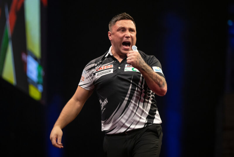 Premier League Darts po osmi kolech: Gerwyn Price stahuje ztrátu, na čele ale beze změny