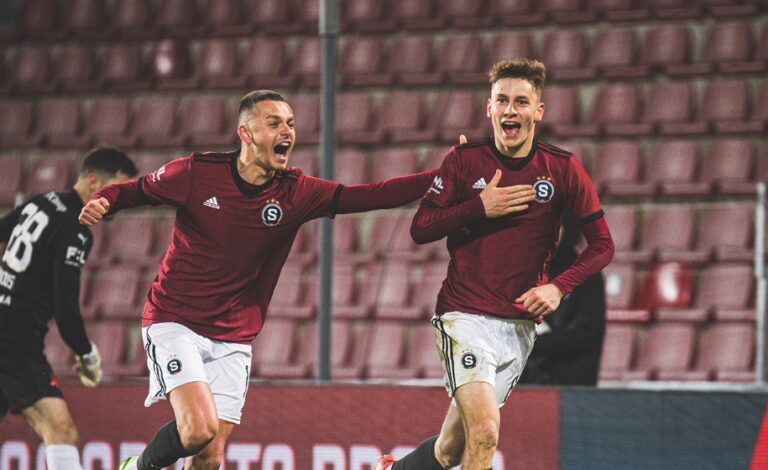 Peltův klub se trápí, jeho kouč touží po posile ze Sparty! Jablonec se zajímá o hvězdičku z Letné