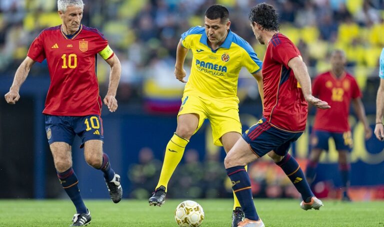 Riquelme to stále má v noze! Argentinská legenda zářila v přátelském utkání proti španělským ikonám