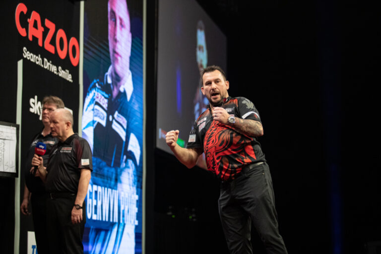 Premier League Darts po dvanácti kolech: Mohutný vzestup Claytona a změna na pozici lídra