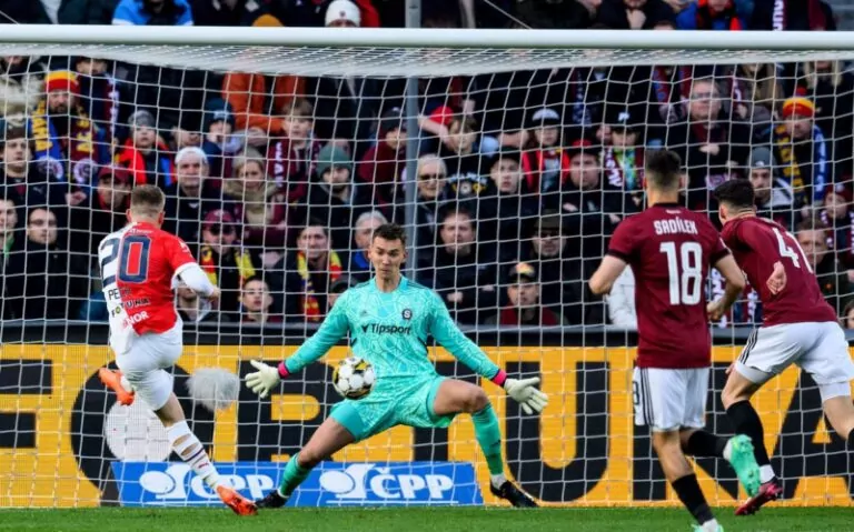 Slavia pasážemi v derby připomínala svou nejlepší éru