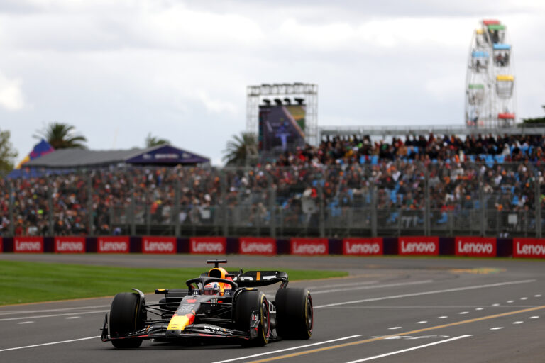Verstappen podvacáté v kariéře bere pole position! Pérez odstartuje z posledního místa. Jak dopadla kvalifikace VC Austrálie?